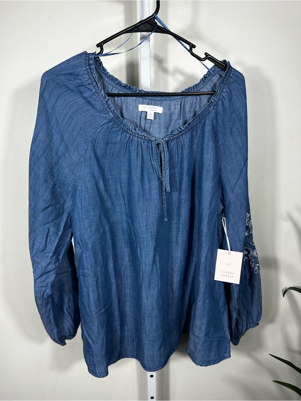G36. LC Lauren Conrad Chambray Peasant Top NWT medium
